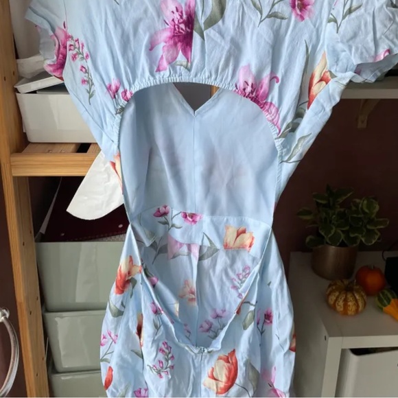 ⚡️2/$20 Women’s floral short sleeve romper - Picture 4 of 5